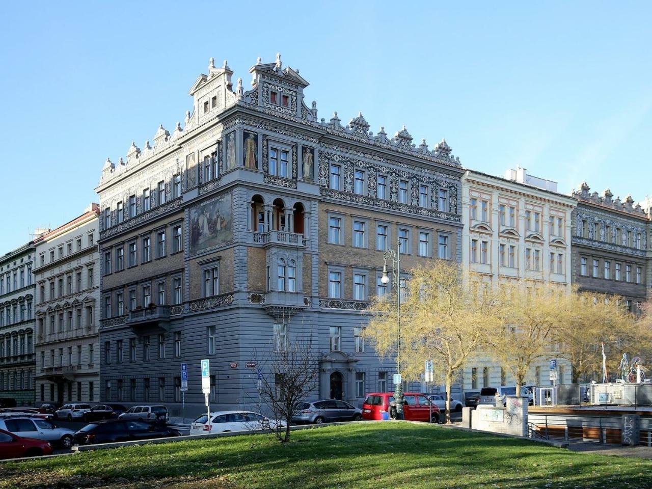 Apartment Unique In Near River Vltava Prague